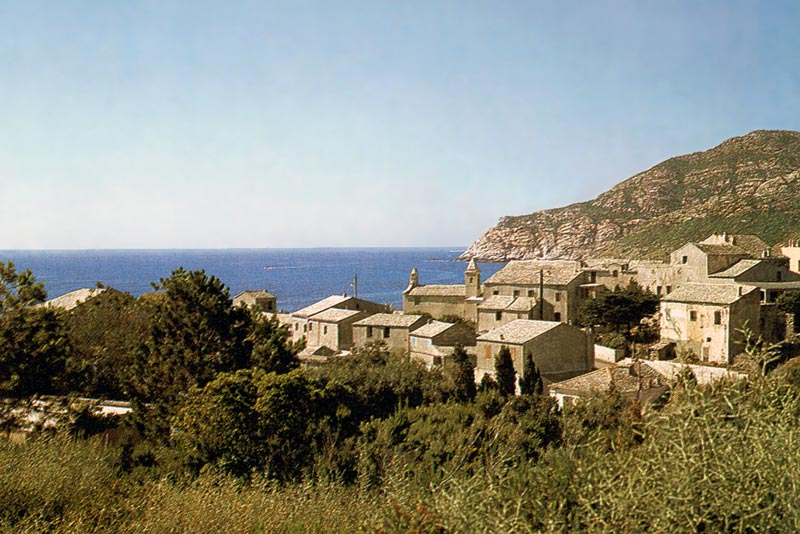 CENTURI : le
                    village et son port