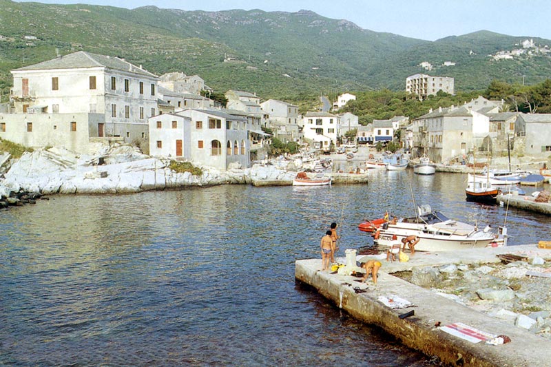 CENTURI :
              le bassin du port de pêche