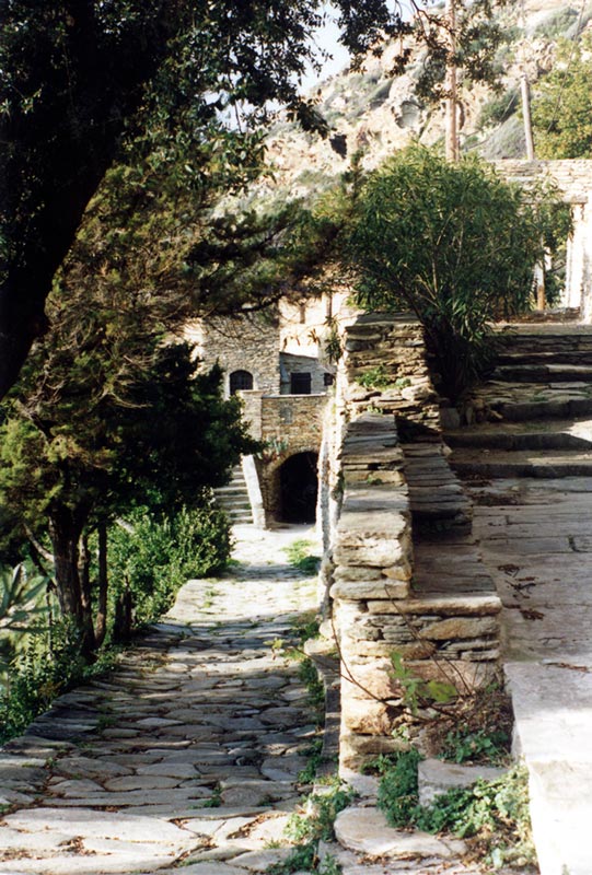CANNELLE : la rue
                    centrale...