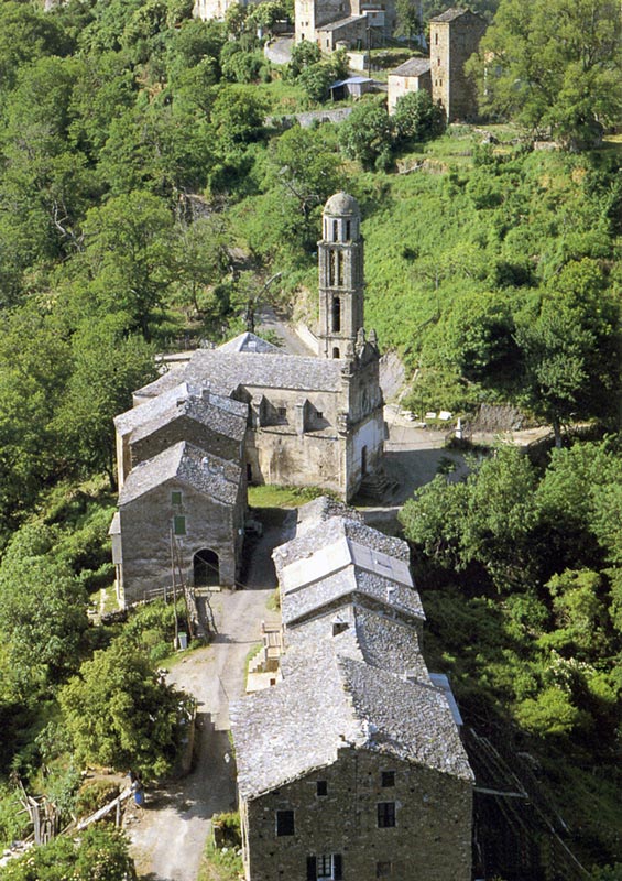 LURI : ou un village de
                    montagne semblable...