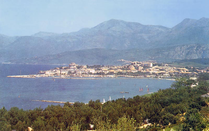 La baie de
                    St-Florent devant notre camping