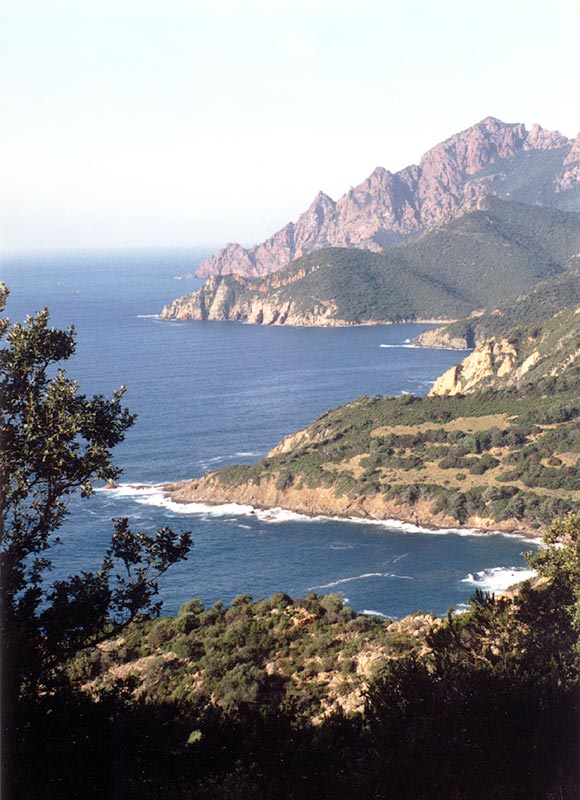 route d'OSANI à PORTO : la côte vers Girolata
                      et Scandola