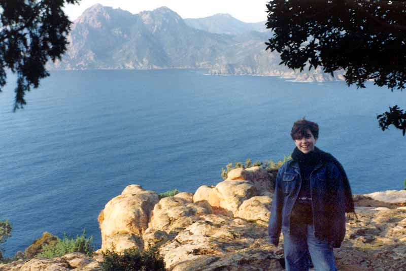 Juliette ravie de l'excursion dans les
                    Calanques de Piana