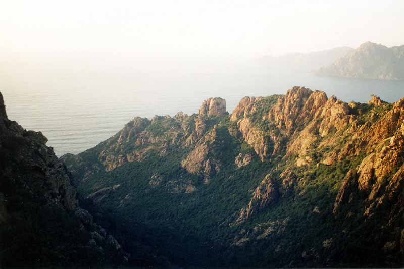 Calanques de Piana: vue générale et le Château