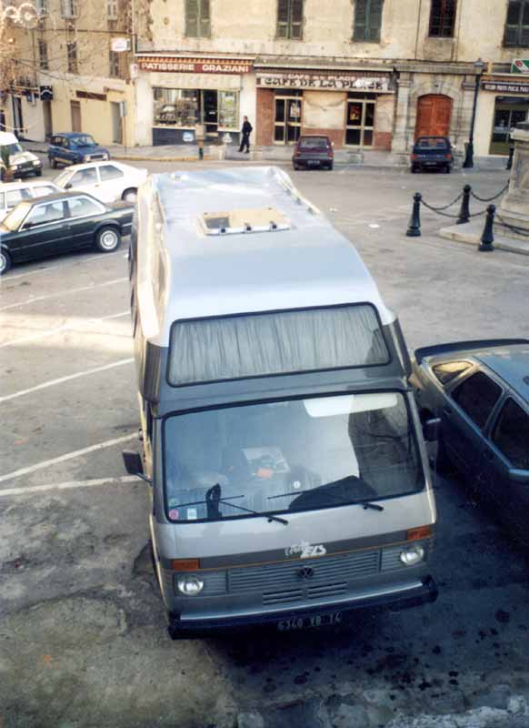 Corte : l'Aigle stationné Place Paoli
