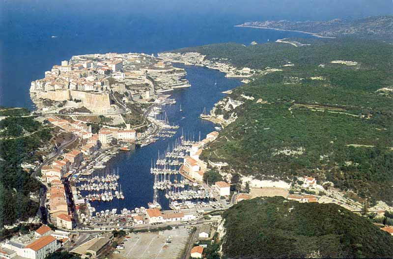 Bonifaccio-le-port-&-le--goulet-vus-d'avion