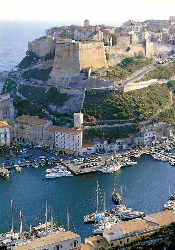 Bonifaccio-port-&-bastion-Etendard