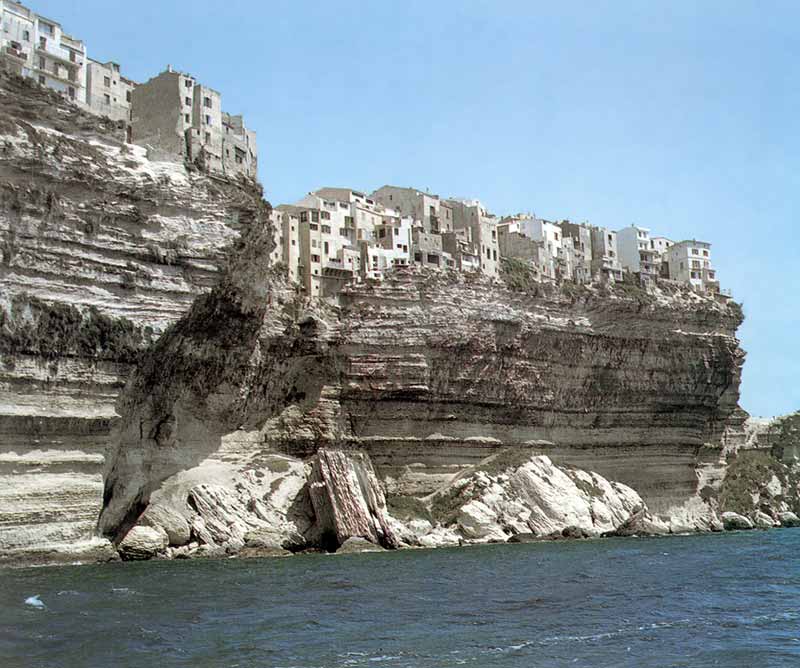 Bonifaccio-la-vieille-ville-sur-la-falaise