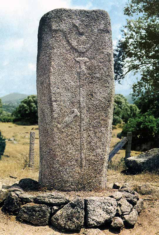 Menhir Fillitosa V de face