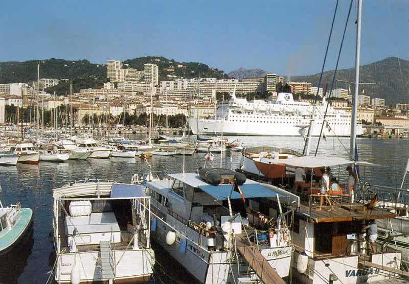 Notre ferry
                  de retour dans le port d'Ajaccio