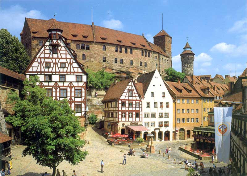 Nuremberg :
              sous le château impérial (Kaiserburg)