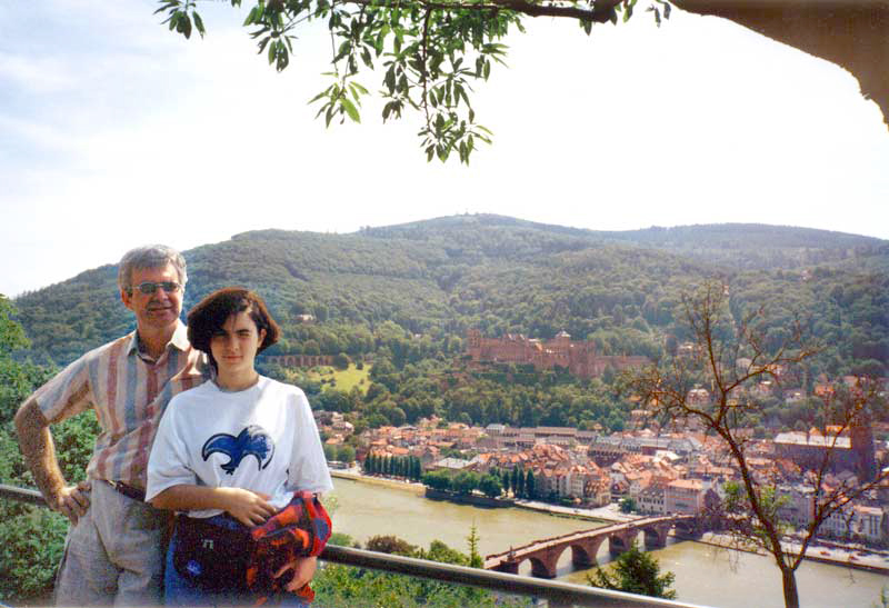 Jean-Paul et Juliette au dessus de la vieille ville
                depuis Philosophenweg