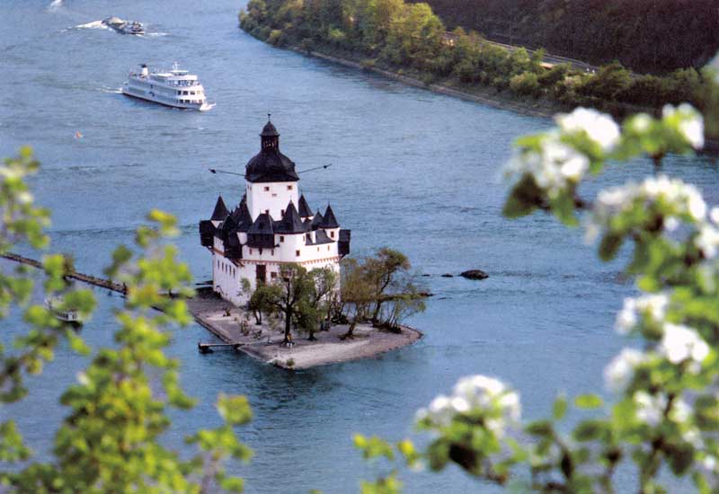 Château de Pfalz au milieu du Rhin