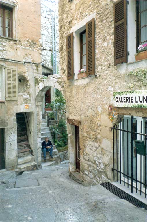 Dans les rues de
                Tourette