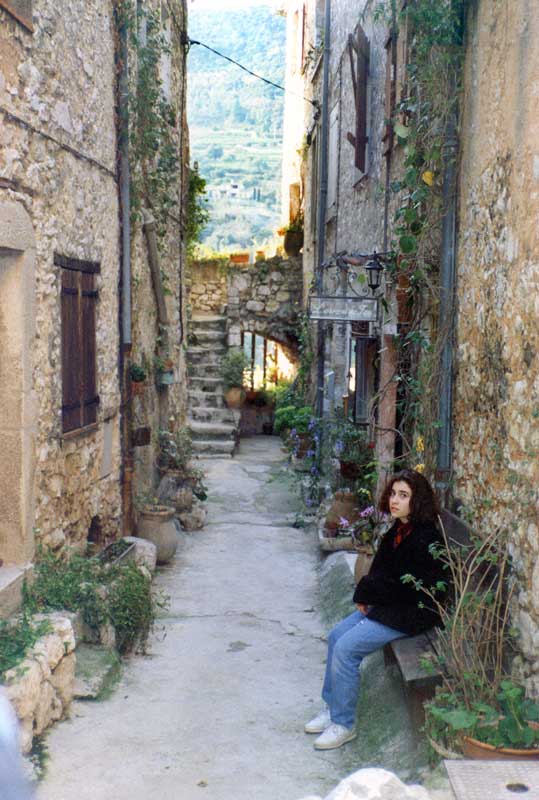 Juliette dans une ruelle