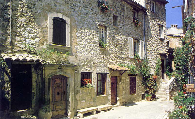 Rue de
                Tourette en été