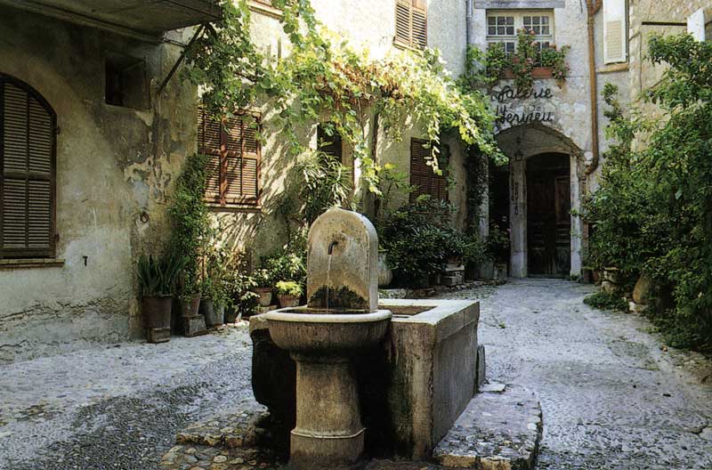 St-Paul-de-Vence : fontaine du Chat
