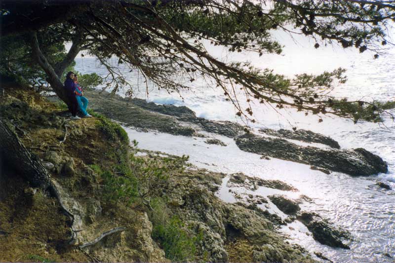 Monique et Juliette promenade de la Pointe du
                Colombier