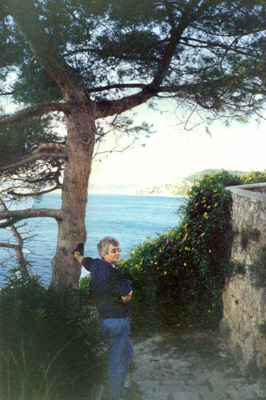 Jean-Paul au pied du phare du Cap-Ferrat