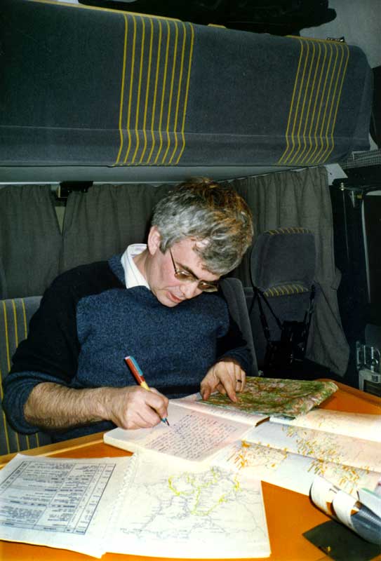 JP écrit son journal dans l'Aigle