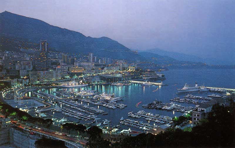 La
                  rade de Monaco de nuit
