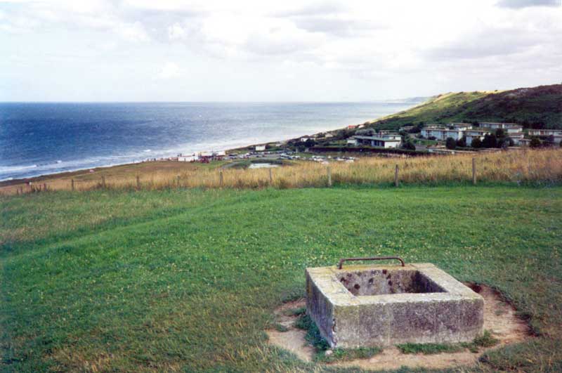 Entrée de casemate allemande au dessus
                      d'Omaha Beach