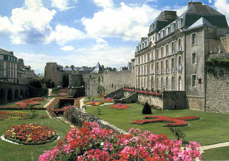 Le
              château de Vannes et ses jardins