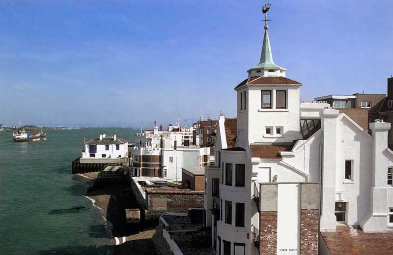 Le
                  vieux Portmouth à l'entrée de la rade