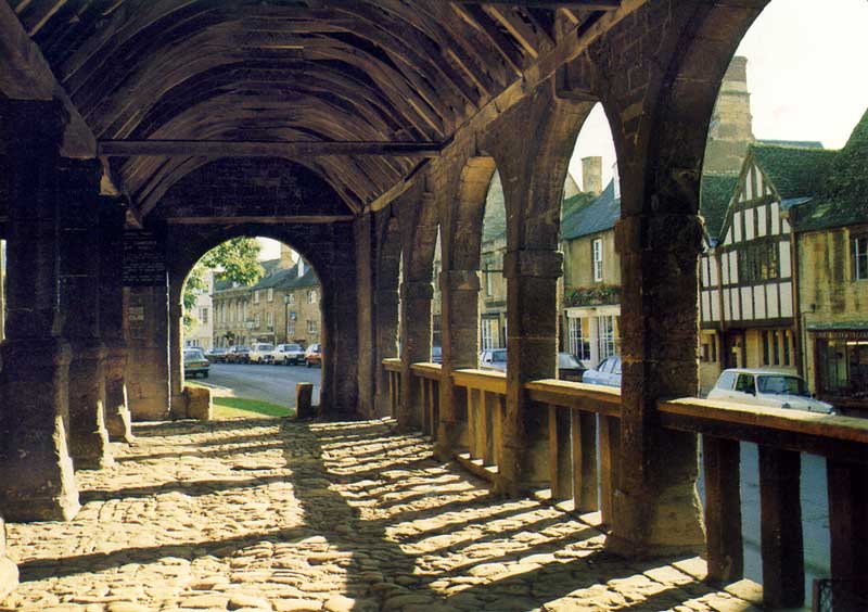 La
          galerie en bord de rue de Market Hall