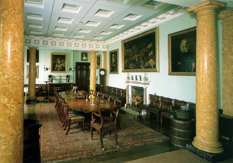 Erdigg
                Hall : la salle à manger