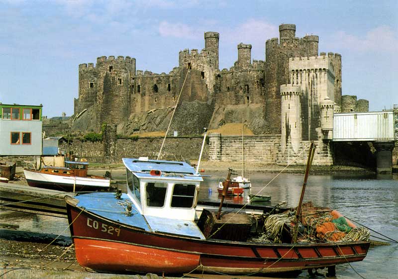 En vue de la
                  forteresse de Conwy
