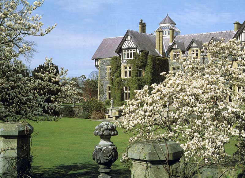Retour au grand green près du manoir de
                    Bodnant