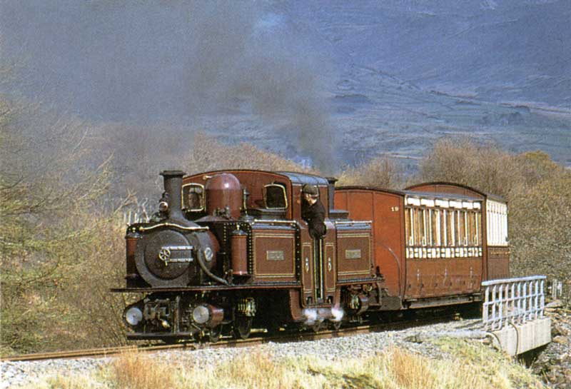 À
            Tan-Y-Bwich près de Blaenau-Ffestiniog, la loco « Blanche »