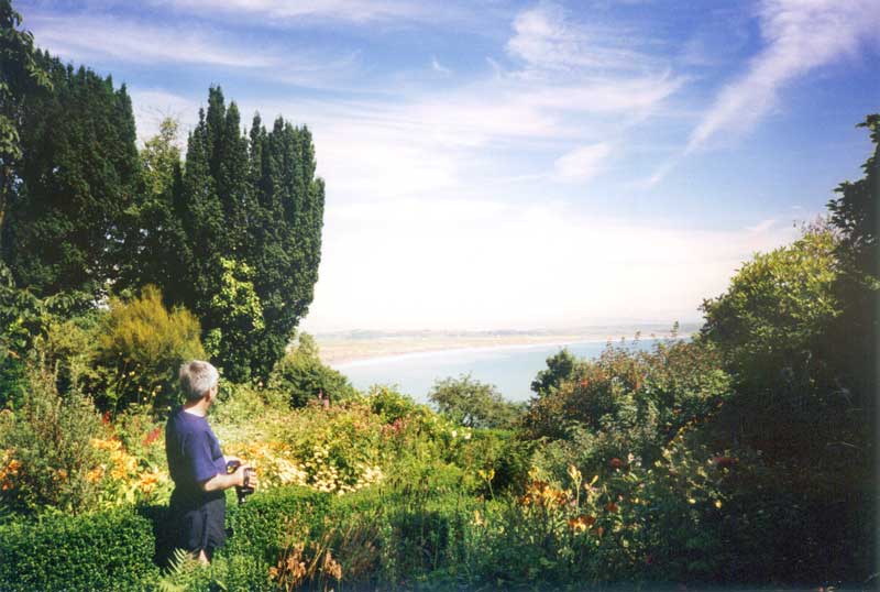 Plas-Yn-Rhiw : depuis le jardin, vue sur la Hell's
                Mouth