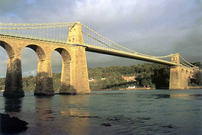 Menai Bridge
                  dessiné par Thomas Telford en 1826
