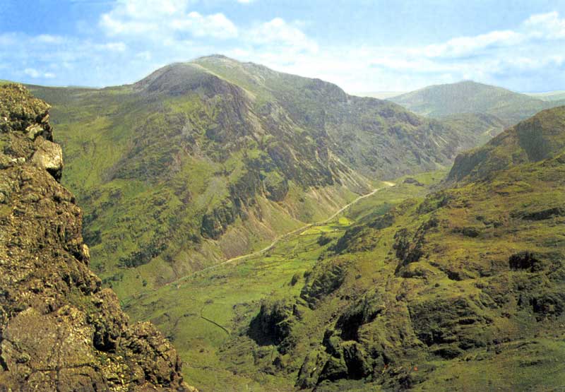 Mont Snowdon : Pass of Llanberis et Glyder Fach
                    (3 279 pieds)