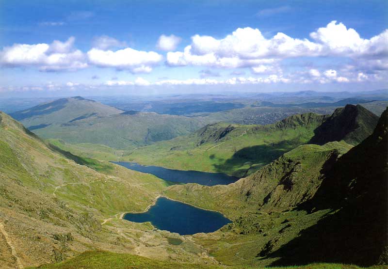 Depuis le sommet du Mont Snowdon, le lac de Llyn
              Llydaw