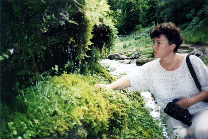 brecon-monique-devant-cascade-blaen-y-glyne