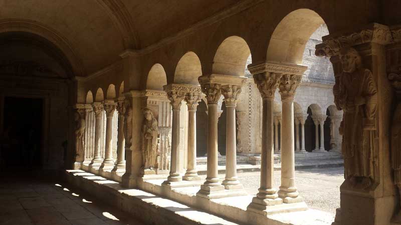 le cloître de St-Trophime après restauration (2015)