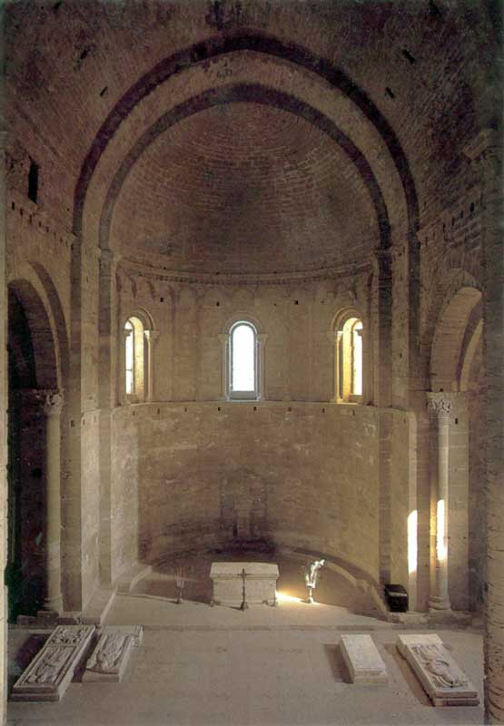 Chœur en
                  cul-de-four de Maguelonne