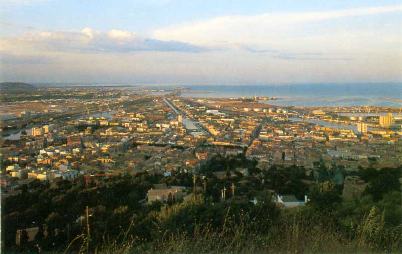 Sète : panorama vers l'est et le centre ville
                  depuis l'esplanade de N-D. de la Salette