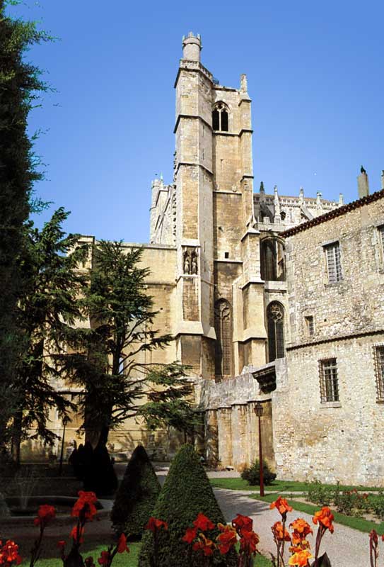 Cathédrale Saint Nazaire et Saint Celse (XIII et
                  XIVème) de Béziers depuis le jardin du Musée