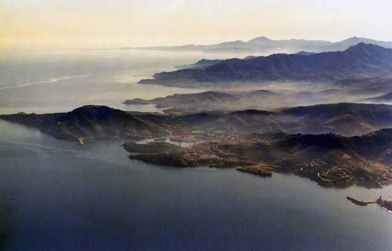 La Côte Vermeille au crépuscule, de Port-Vendre à la
            Cataluna
