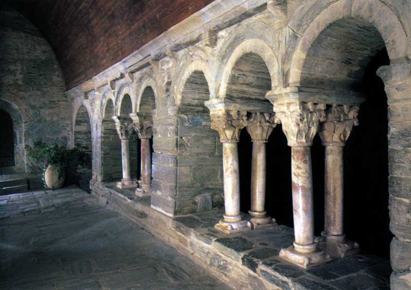 La
                galerie sud de Serrabona