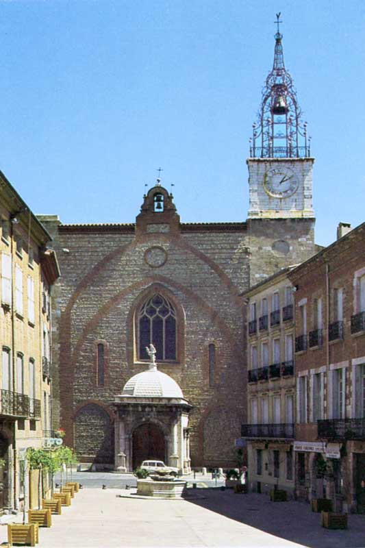 Place
                Gambetta et cathédrale Saint Jean
