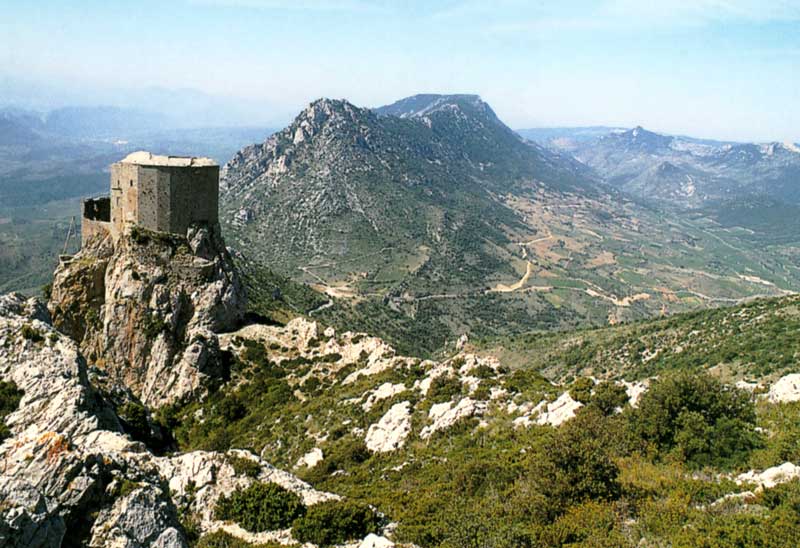 Quéribus
                et son magnifique panorama au matin