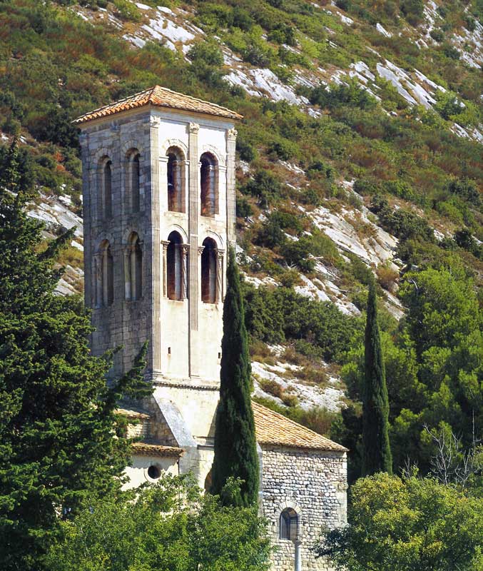 Le clocher de Notre-Dame
                  d'Aubunes