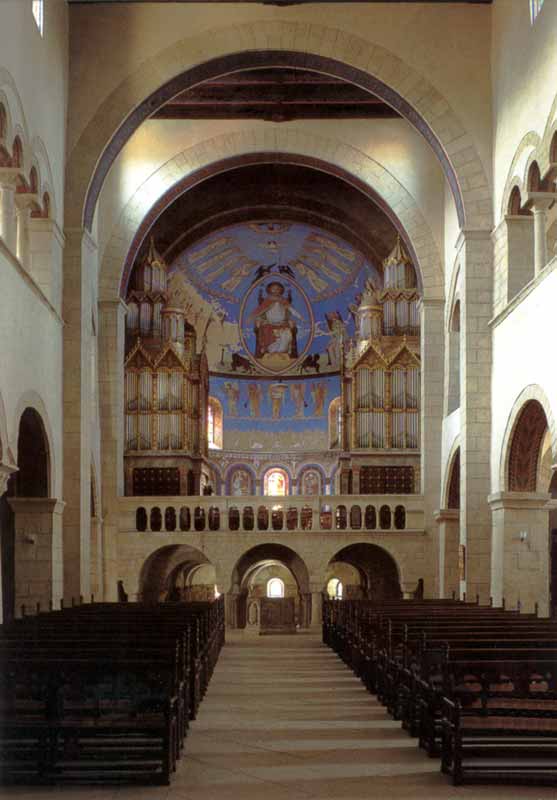 Nef
                romane de la collégiale Saint Cyriaque de Gerneröde