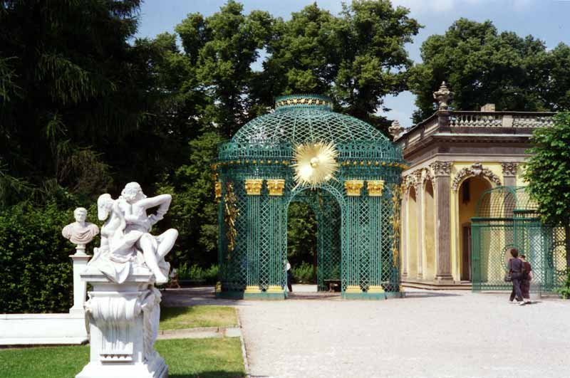Postdam : entrée du chateau de Sanssouci