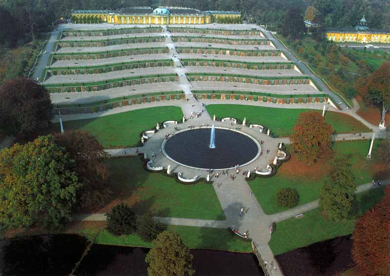 Postdam-Sans-Souci : Grand-Jet-d'eau-devant-le château